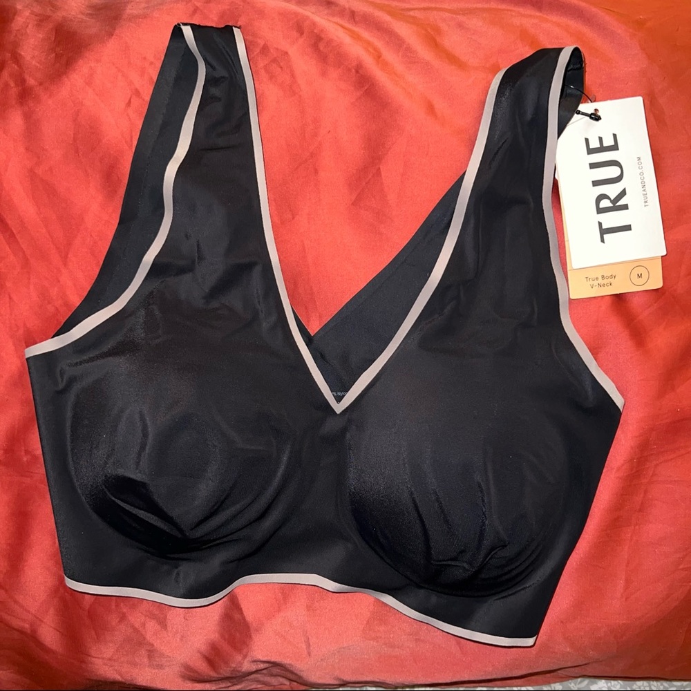 True &Co. M Bra Black butter like soft NWT